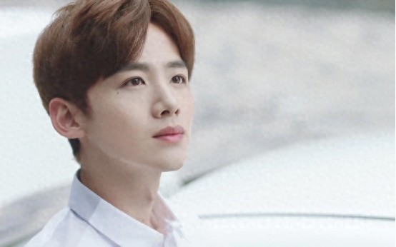 白敬亭增肌经历_白敬亭童年女装照_如何看待知乎明星的黑料行为,