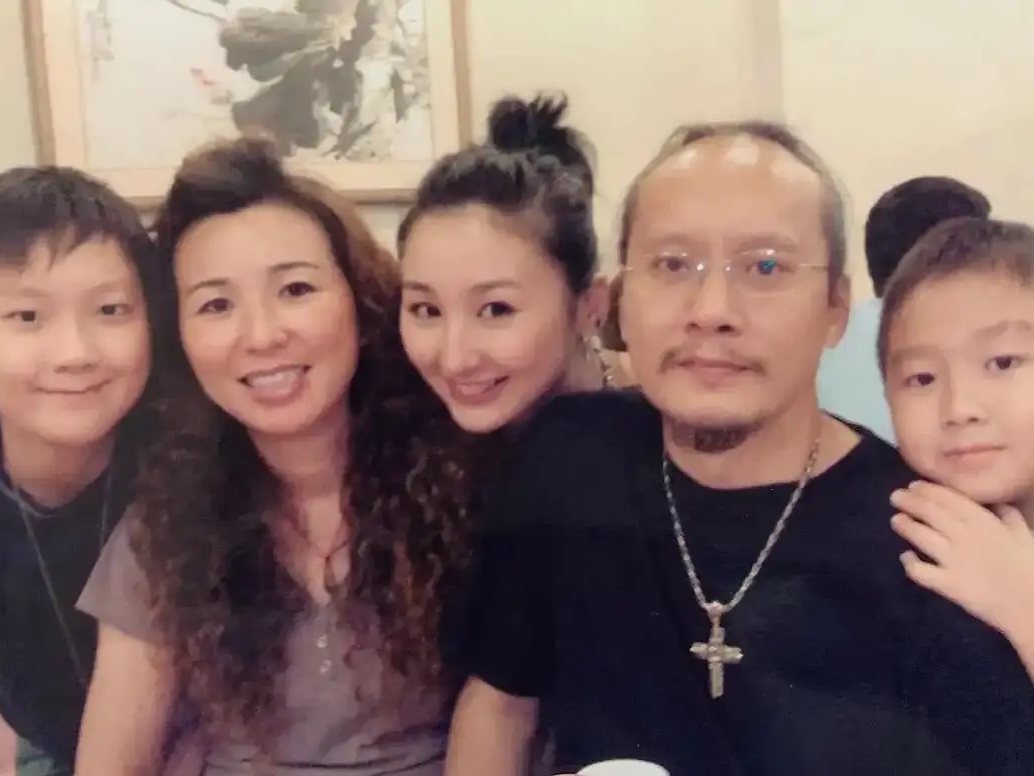 高海宁被富商包养谣言真相_高海宁辟谣被包养事件详情_那个靠爆明星黑料出名的是谁,
